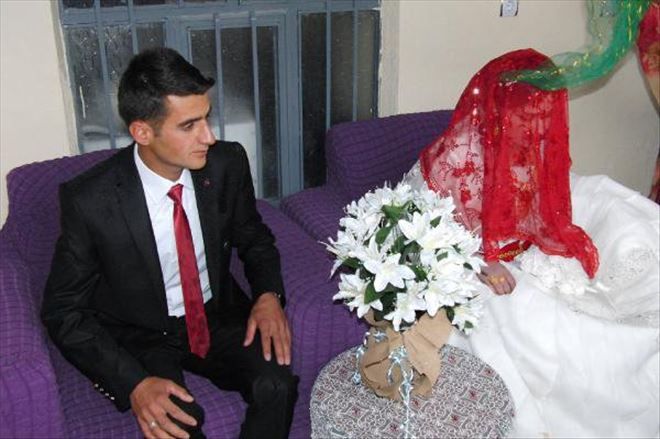 Irak Sınırındaki Derecik´te Türk Bayraklı Düğün