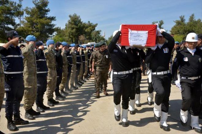 Şehit Polisi Adana´da 5 Bin Kişi Son Yolculuğuna Uğurladı