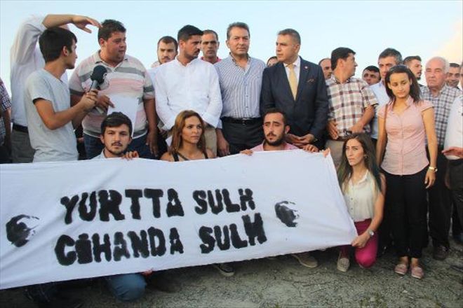 Dünya Barış Günü´nü Suriye Sınırında Zeytin Fidanı Dikerek Kutladılar