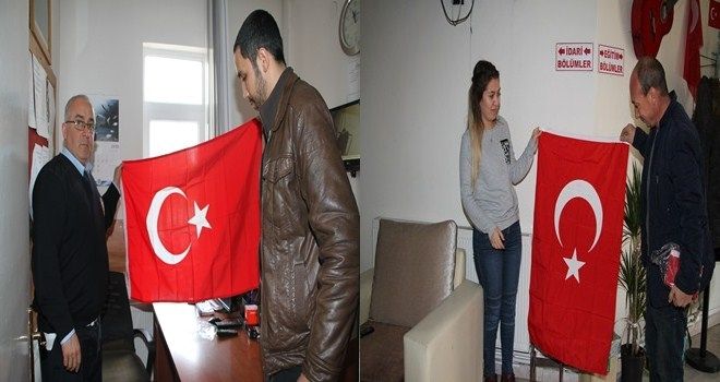 Beypazarı Belediyesi On Bin Bayrak Dağıttı