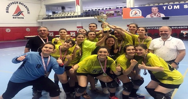 Hentbol Yıldız Melekleri Türkiye şampiyonu oldu 