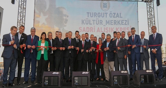 Turgut Özal Kültür Merkezi´ne görkemli açılış