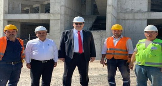 Başkan Oğuz hastane inşaatında incelemelerde bulundu