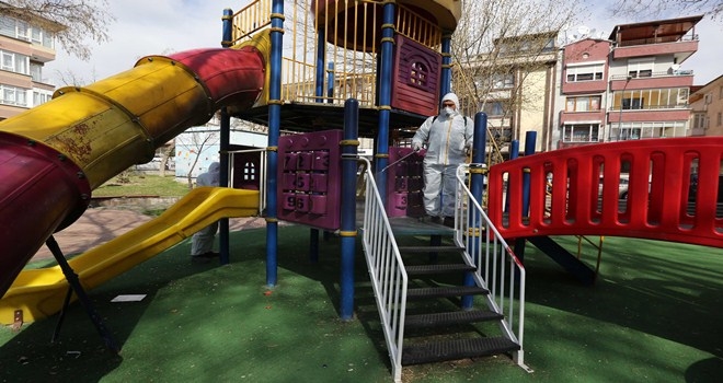 Çocuk Parkları Dezenfekte Ediliyor