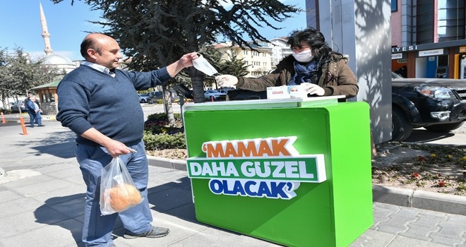 Mamak Belediyesi Haftaya Maske Dağıtarak Başladı