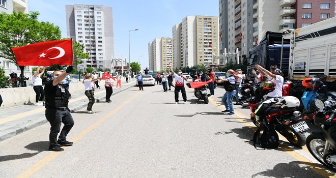 Motosiklet tutkunları demirden atlarını 19 Mayıs için sürdü 