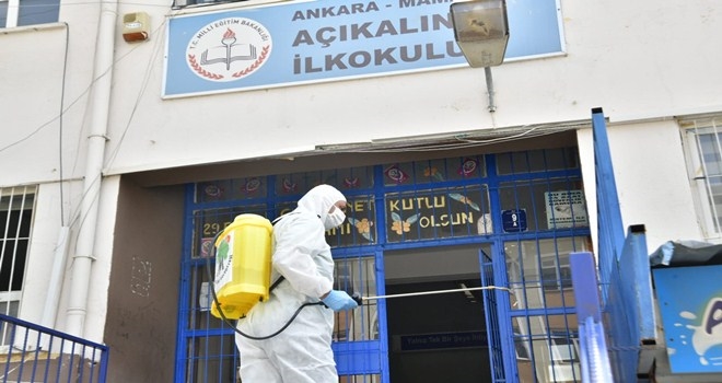 Mamak´ta sınav öncesi okullar dezenfekte edildi.