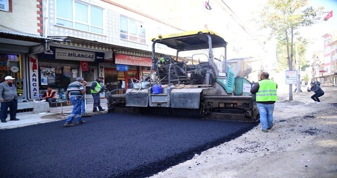 Kahramankazan´da yollar sıcak asfaltla yenileniyor