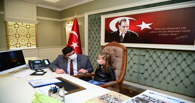 Kahramankazan´da 5 yaşındaki  Hilal başkanlık koltuğuna oturdu