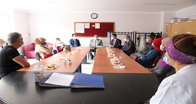 Kızılcahamam Belediye Başkanı Süleyman Acar,  383 öğretmeni ziyaret etti.