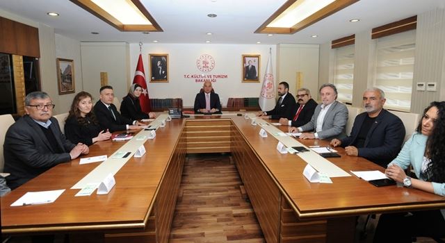 Kültür ve Turizm Bakanı Ersoy  Alevi temsilcileri ağırladı