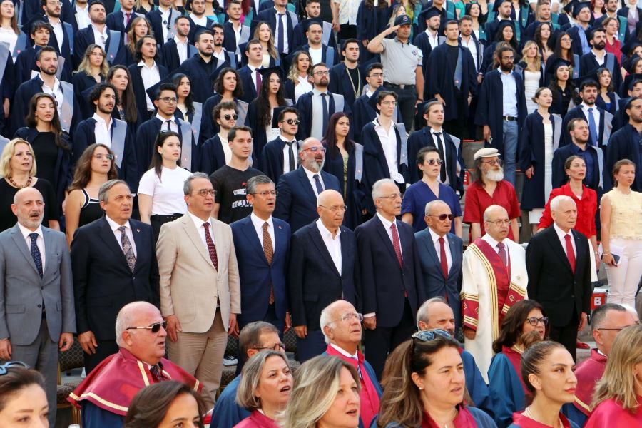 Yaşar, Başkent Üniversitesi mezuniyet törenine katıldı