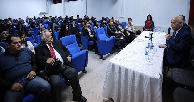 Yaşar, öğrencilerle Kariyer Günleri´nde buluştu