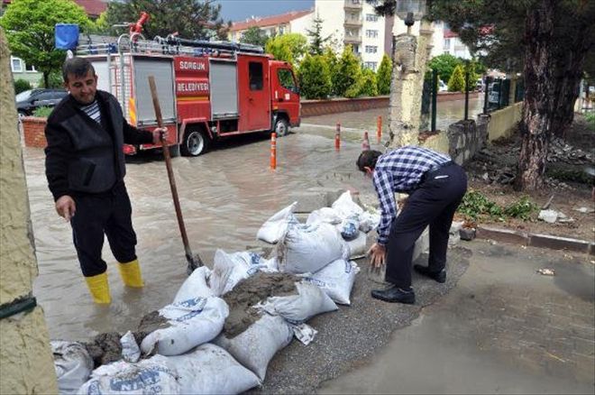 SORGUN´DA ŞİDDETLİ YAĞIŞ HAYATI OLUMSUZ ETKİLEDİ