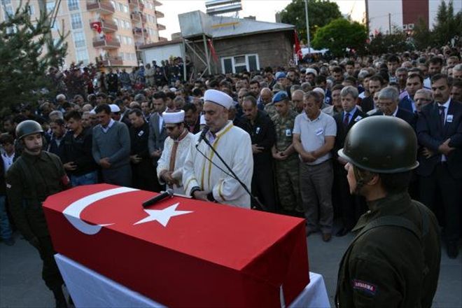 ŞEHİT UZMAN ÇAVUŞ ARDIÇ, 7 BİN KİŞİNİN KATILDIĞI TÖRENLE TOPRAĞA VERİLDİ