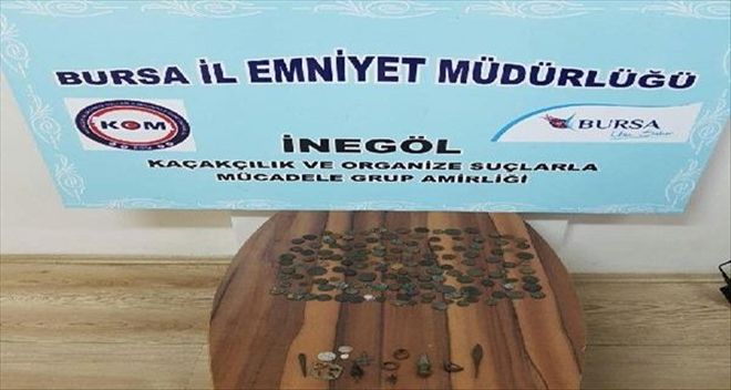 İNEGÖL´DE, İTALYA PLAKALI ARAÇTA 152 PARÇA TARİHİ ESER ELE GEÇTİ