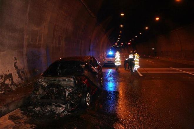 BOLU DAĞI TÜNELİ´NDE OTOMOBİL YANDI