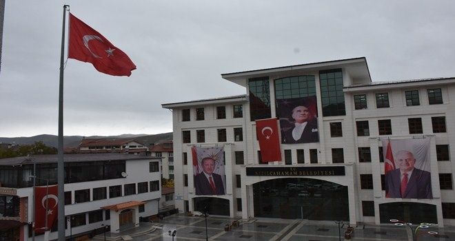 YENİ HİZMET BİNASI ÖNÜNE ŞEHİTLER ANITI  YAPILDI