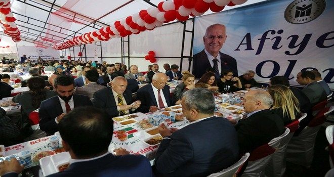 Yaşar ve Sarıtoprak vatandaşlarla iftar yaptı