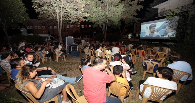 Beştepe, sokakta film keyfi yaşadı