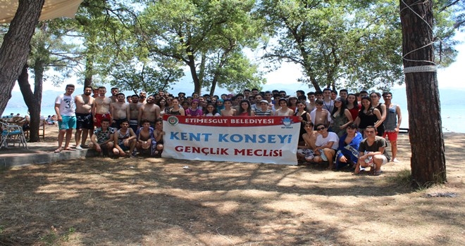 ETİMESGUTLU GENÇLER KAMPTA