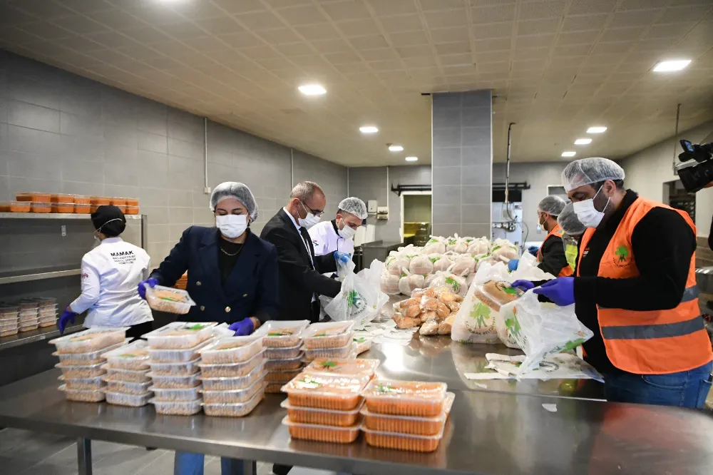 Mamak Belediyesi’nden Yaşlı ve Engellilere Yemek Desteği