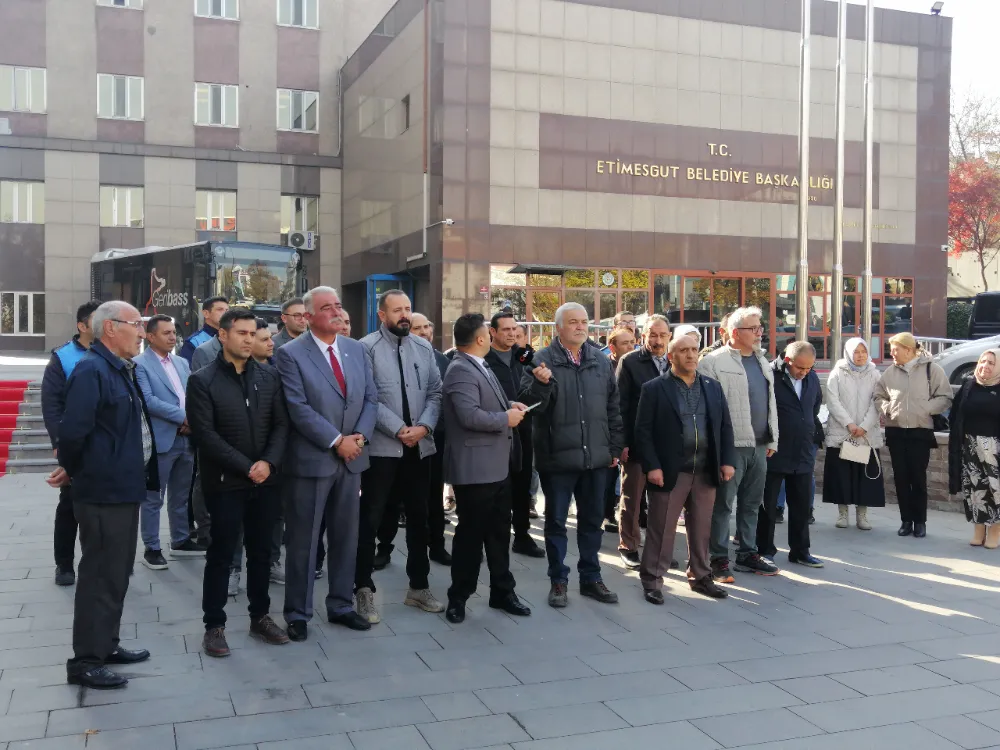 Sosyal denge tazminatı alamayan emekçiler Etimesgut Belediyesini protesto ettiler