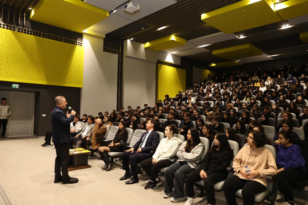 BAŞKAN ERCAN ERMAN ILICAK FEN LİSESİNDE GENÇLERLE BULUŞTU