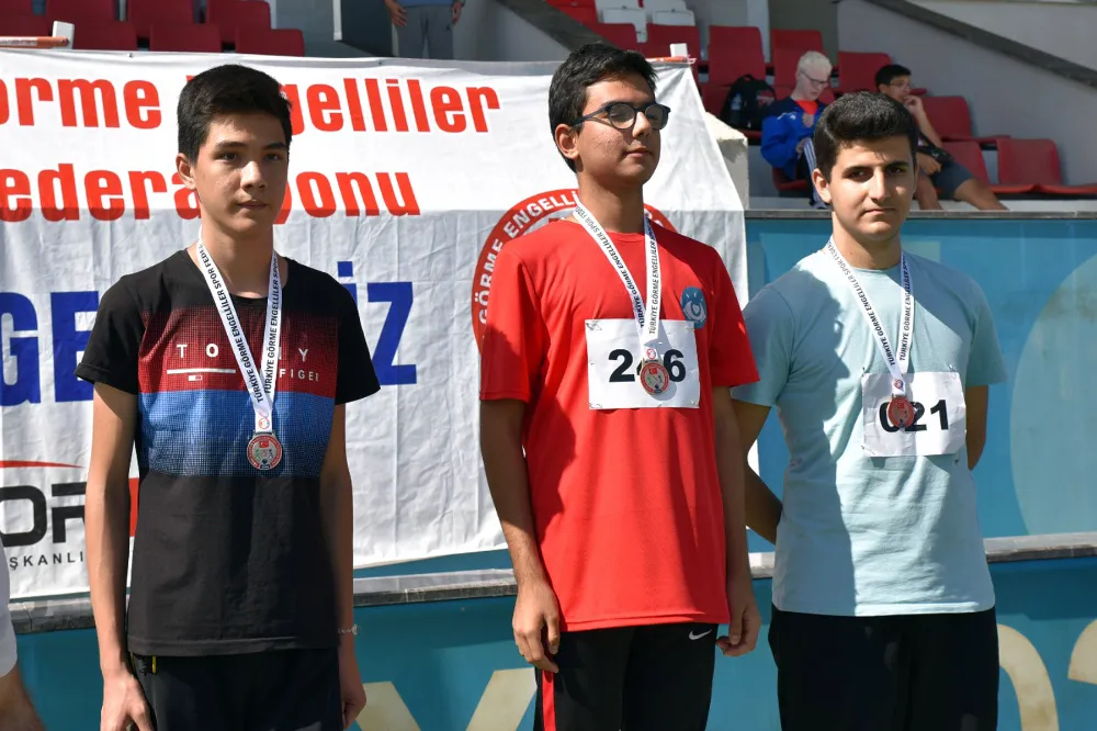 Yenimahalle atletizmde 15 madalya kazandı