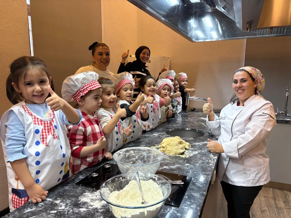 LEYLAK KREŞİ ÖĞRENCİLERİ GASTRO SİNCAN’DA KURABİYE YAPTI