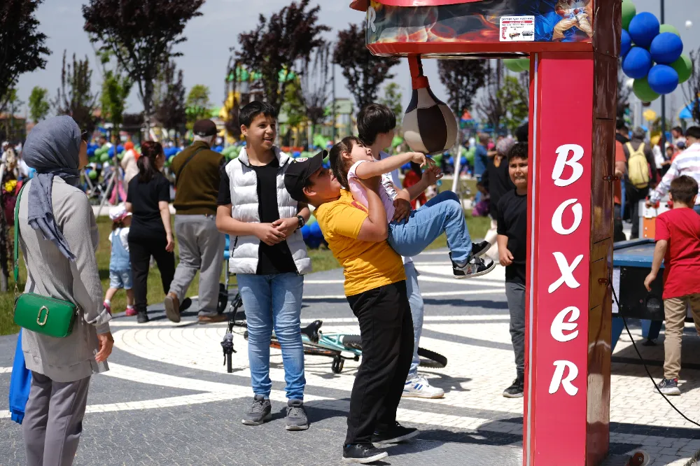 COŞKULU AÇILIŞIN ARDINDAN SİNCAN PARK’A ZİYARETÇİ AKINI 