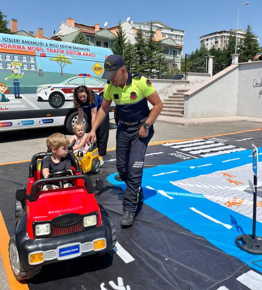 Yenimahalleli çocuklar hem eğlendi hem öğrendi