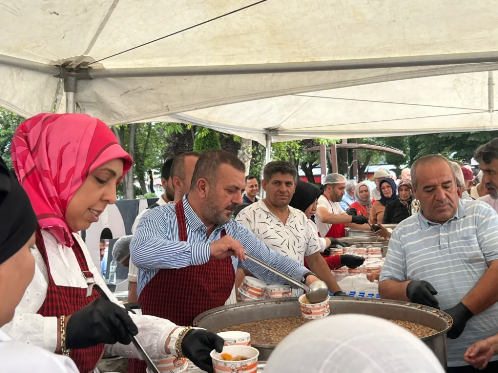 BAŞKAN MURAT ERCAN AŞURE İKRAM ETTİ