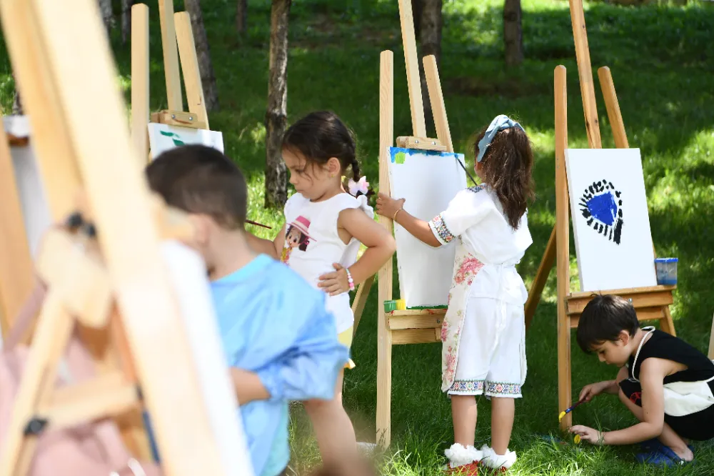 Miniklerin hayalleri tuvallere yansıdı