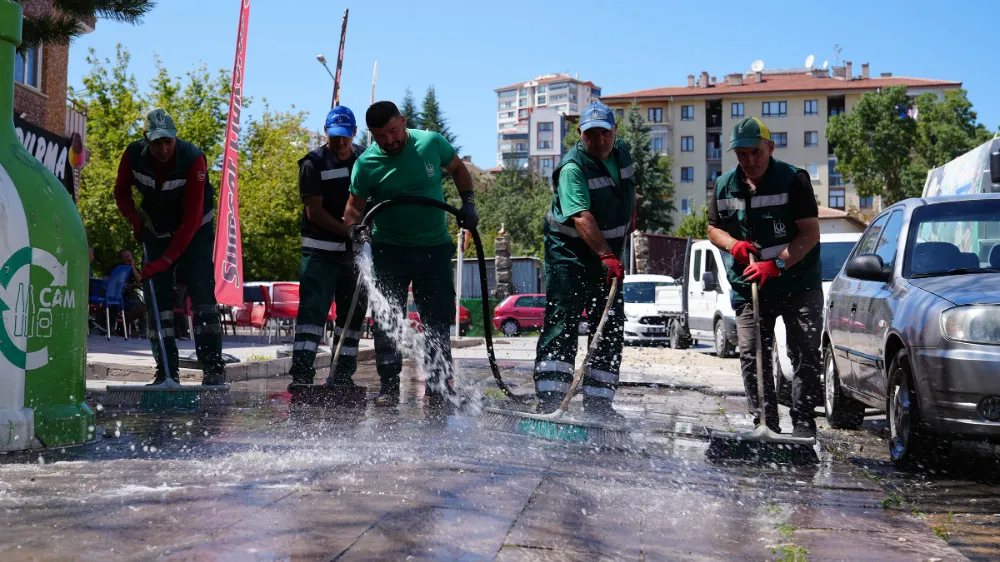 Temiz Sokak sloganıyla 51 mahalle yıkanıyor