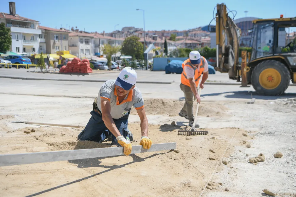 Belediye bozulan ve yıpranan kaldırımları yeniledi