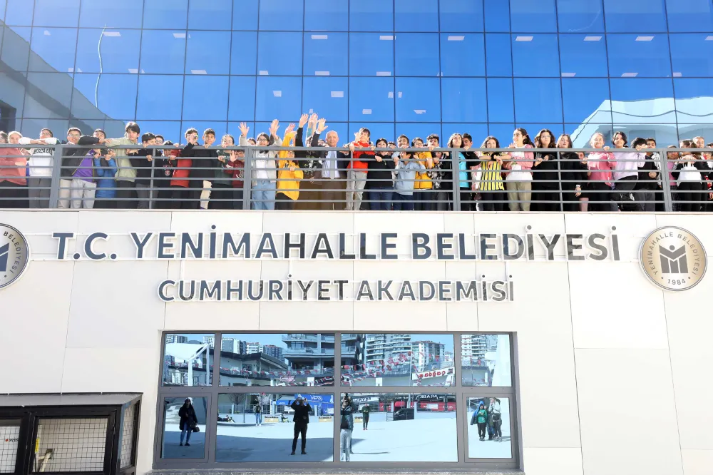 Cumhuriyet Akademisi’nde ders zili çaldı