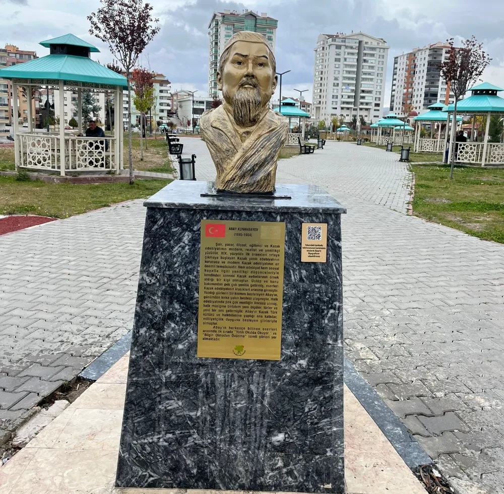 Abay Kunanbayev Büstü Restore Edildi