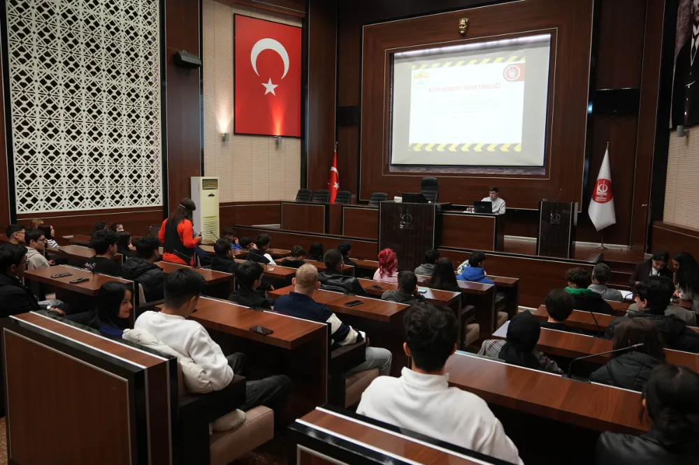 KEÇİÖREN BELEDİYESİ’NDE STAJ YAPAN ÖĞRENCİLERE ORYANTASYON EĞİTİMİ VERİLDİ