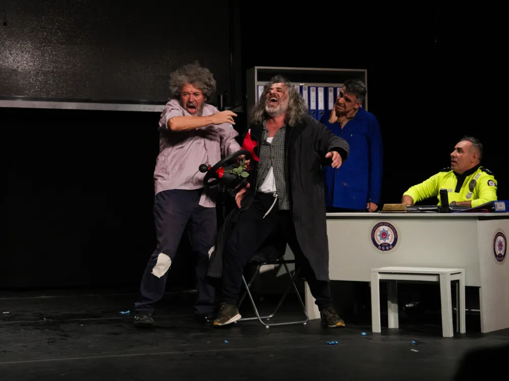 ETİMESGUT BELEDİYESİ EMEKLİ TİYATROSU YENİ SEZONA PERDELERİNİ AÇTI