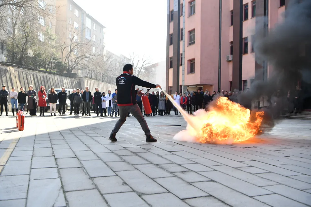 Mamak Belediyesi’nden Personele Yangın Tatbikatı