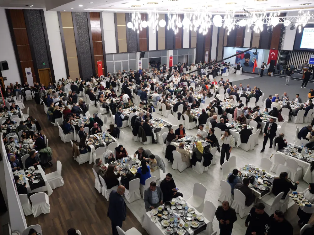 ERZURUM’LULAR, KURTULUŞ GECESİNDE İFTAR PROGRAMI DÜZENLEDİ