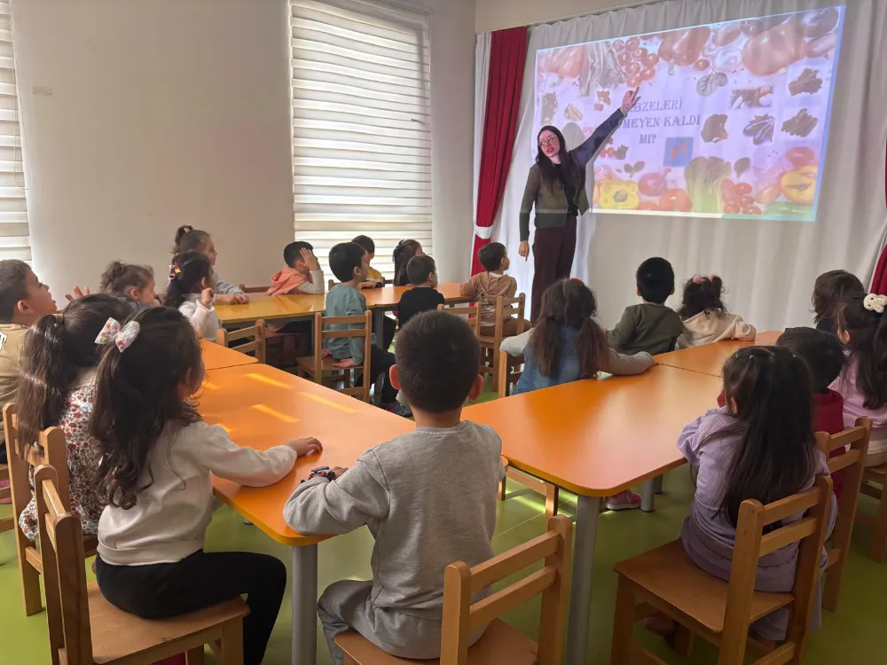 SİNCAN KREŞLERİNDE MİNİKLER SAĞLIKLI BESLENMEYİ ÖĞRENİYOR