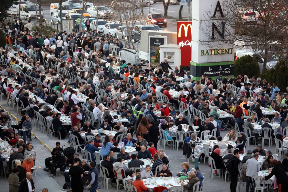 Binlerce vatandaş aynı sofrada buluştu