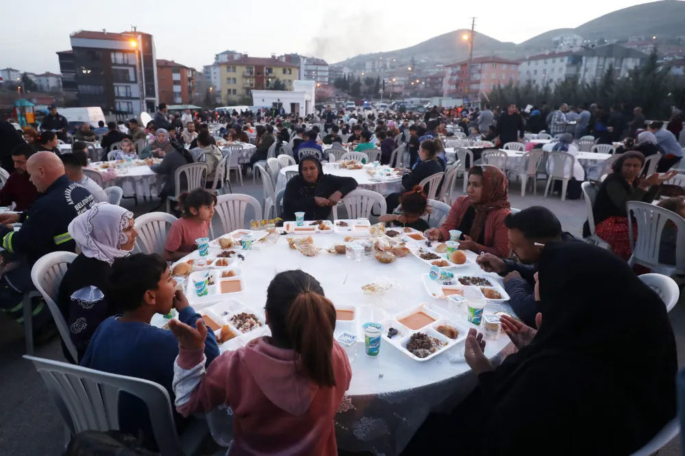 Yenimahalle iftar sofrası Yakacık’ta kuruldu