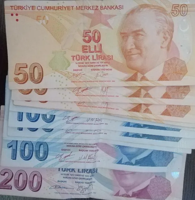 Nisan ayına ait 6,3 milyar lira tutarındaki yaşlı aylığı ve engelli aylıkları hesaplara yattı