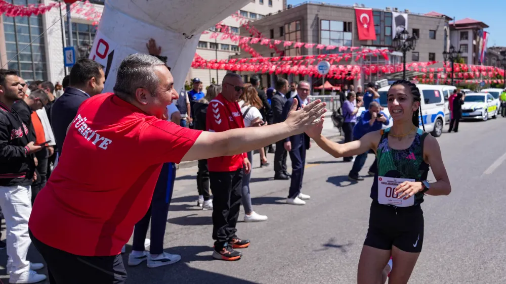 KEÇİÖREN BELEDİYESİ ESKİ 19 MAYIS COŞKUSUNU YENİDEN YAŞATTI