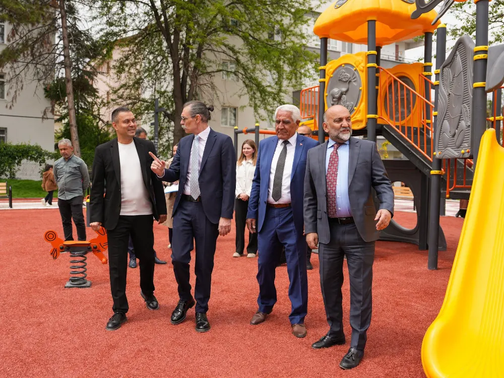 YEŞİL ALANLAR GELECEK NESİLLER İÇİN MODERNİZE EDİLİYOR
