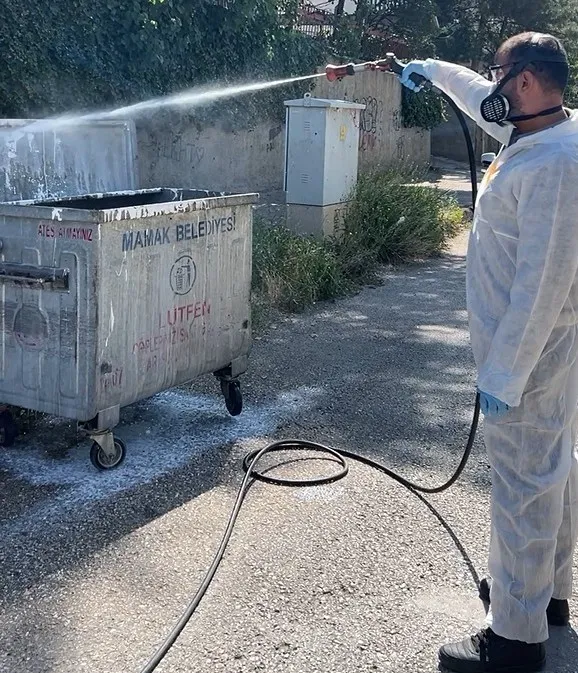 Çöp Konteynerleri Tek Tek İlaçlanıyor