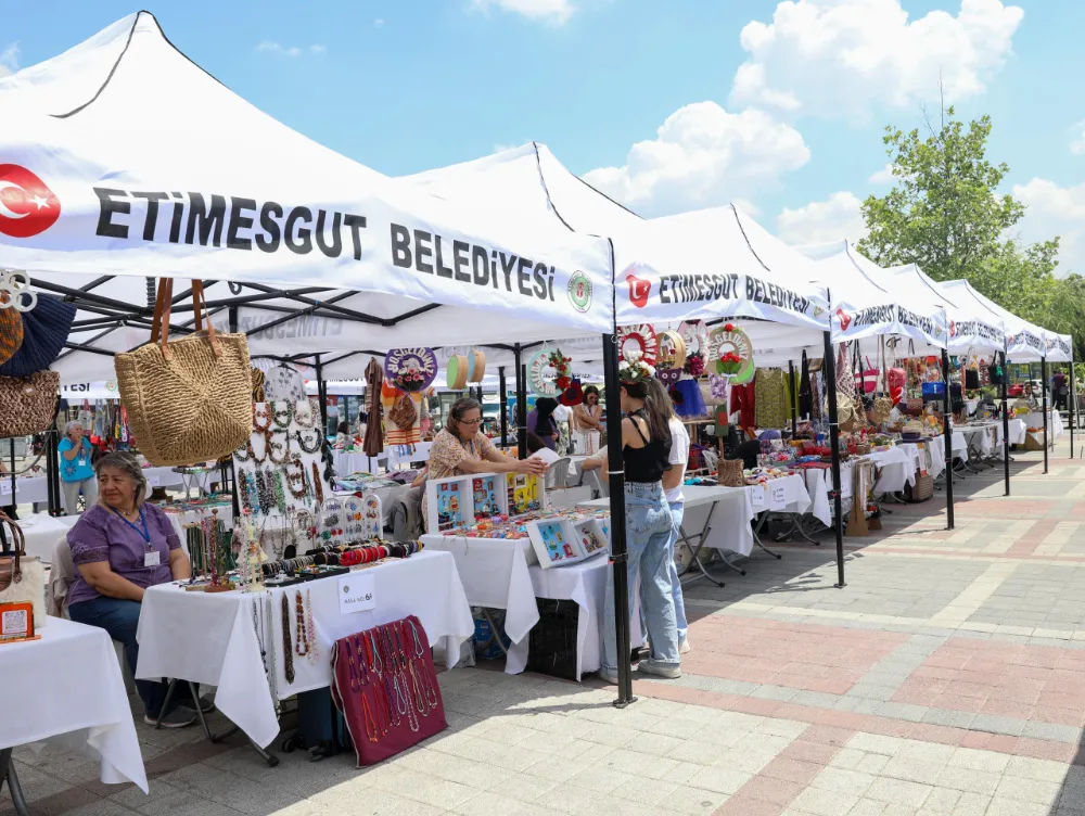 ETİMESGUT BELEDİYESİ KADIN EMEĞİ PAZARI, YENİ ÜRETİCİ KADINLARLA BİRLİKTE ATAKENT’TE VATANDAŞLARLA BULUŞTU